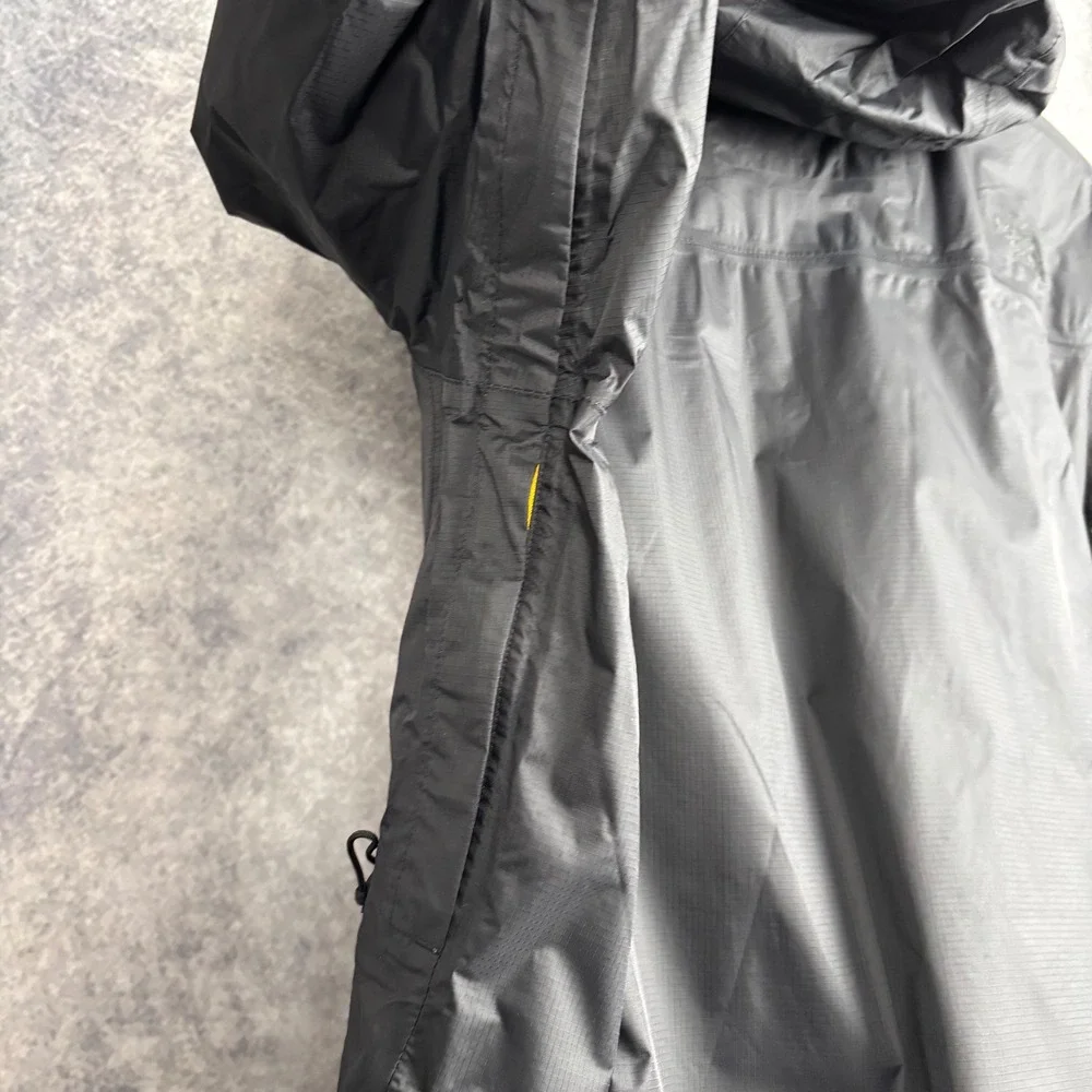The North Face Venture 2 Dryvent Waterproof Hooded Rain Jacket in Black‎ Size XL